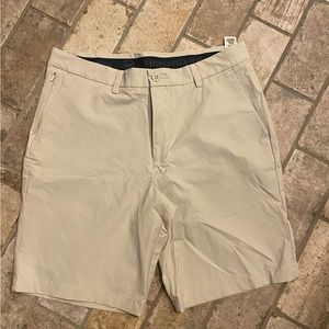 Vineyard Vines On The Go Shorts Flat Front Men's 31 khaki